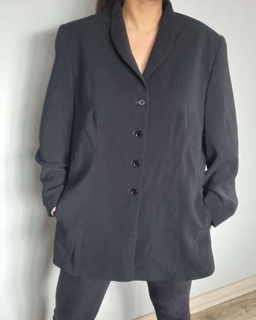 Stunning Black coat.... From R30 Shipping