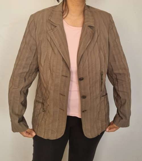 Stunning brown blazer   .... From R30 Shipping