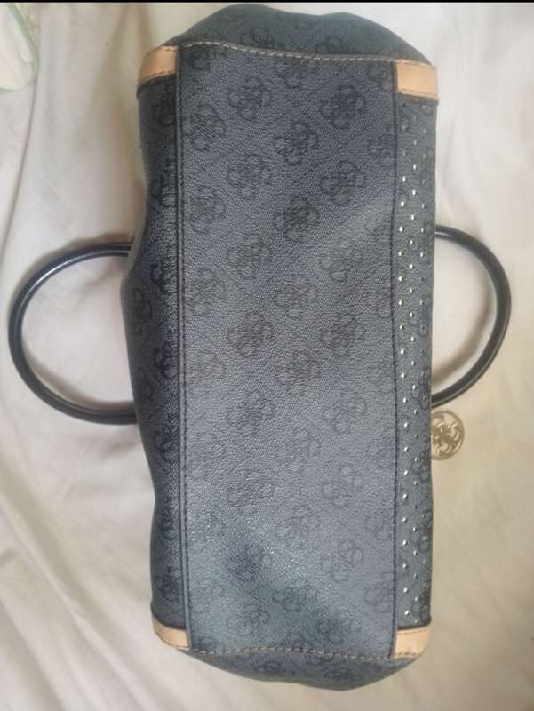 Large Beautiful GUESS Bag