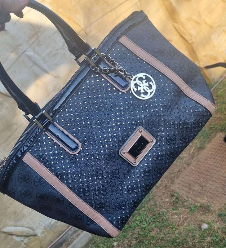 Large Beautiful GUESS Bag