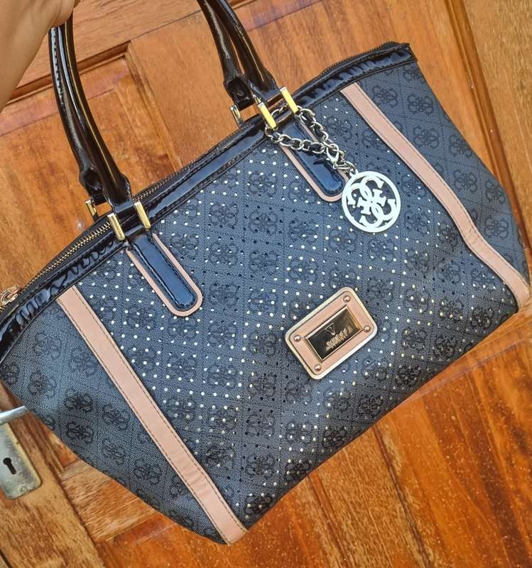 Large Beautiful GUESS Bag