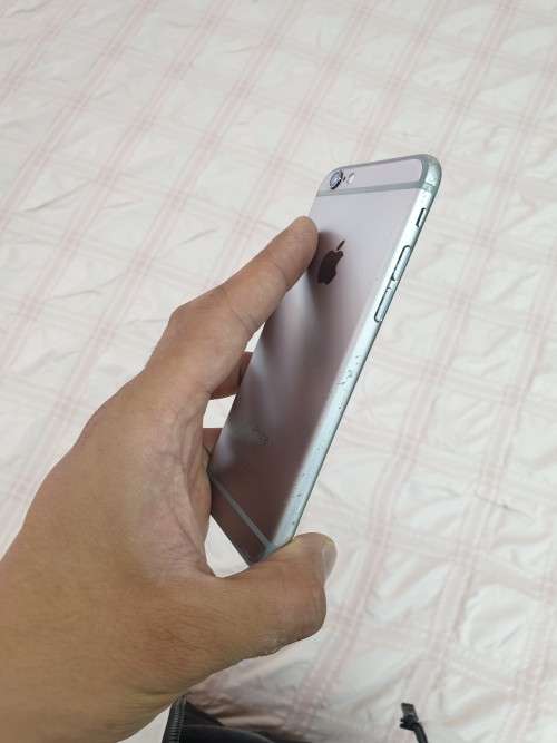 Apple iPhone 6s 32GB - Great Condition. 100% battery health. EVERYTHING WORKS PERFECTLY. Phone Only