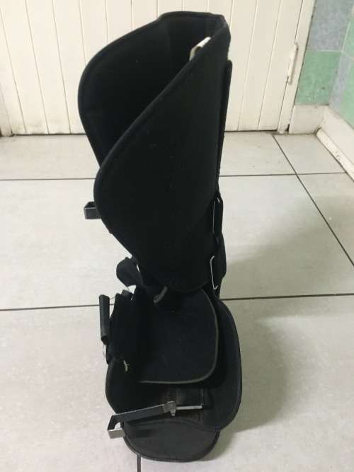LEG BRACE