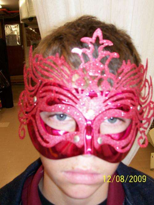 MASK - PARTY MASK - WITH FRILLS -  ASSTD. COLOURS   -  ADULT SIZE