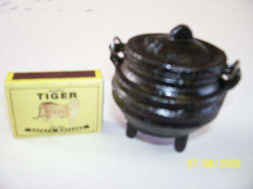 Braai - CURIO - Cast Iron MINIATURE 3 LEGGED POTS Perfect for BUTTER , JAM ,SALT or PEPPER