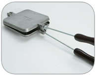 BRAAI - SANDWICH  MAKER - CAST IRON -MAKES PERFECT TOASTED SARMIES