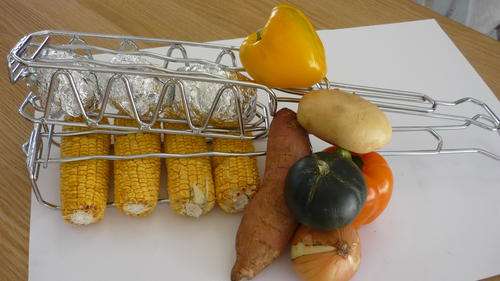 BRAAI - GIFTS - PERFECT CHRISTMAS GIFT - COMBO SET - A MIELIE AND VEGGIE BRAAI SET - 2 UNIQUE GRID