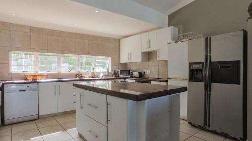 5 Nights stay in Tinley Manor Beach House for up to 15 people in Ballitoville, KZN
