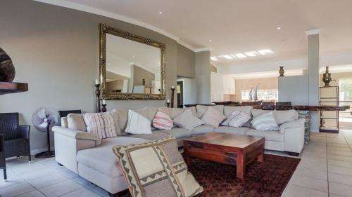 5 Nights stay in Tinley Manor Beach House for up to 15 people in Ballitoville, KZN