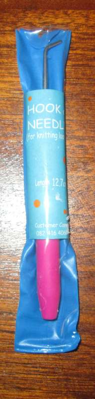 Knitting Loom for knitting scarves etc.with Tool - unused