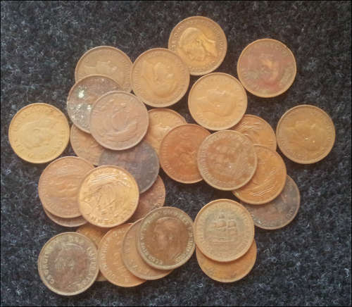 ***REDUCED FROM R100***MIXED LOT OF 25 1/2 PENNY'S - UNION OF SOUTH AFRICA & GREAT BRITAIN***