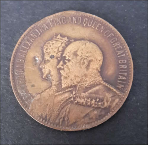 ***EDWARD AND ALEXANDRA KING AND QUEEN OF GB MEDALLION***