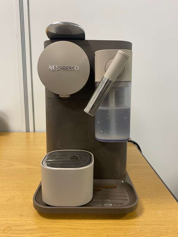 Nespresso Lattissima One Touch NO RESERVE