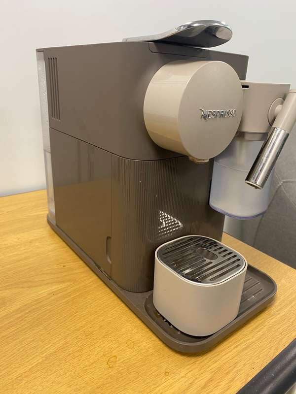 Nespresso Lattissima One Touch NO RESERVE