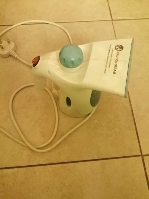 Clothes steamer