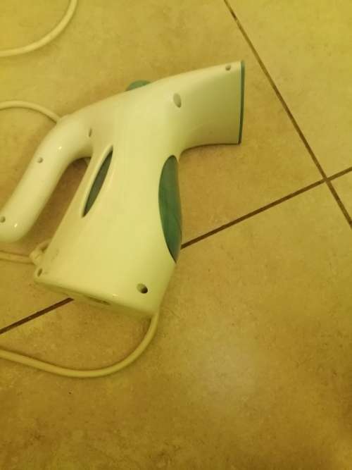 Clothes steamer