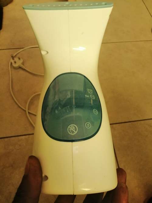 Clothes steamer