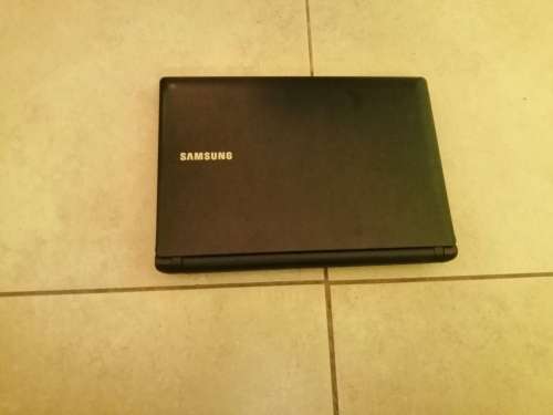 11 inch Samsung laptop & 21 inch lcd screen combo