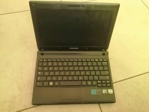 11 inch Samsung laptop & 21 inch lcd screen combo