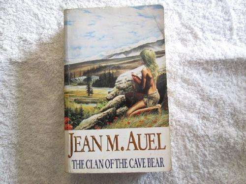 The Clan of the Cave Bear - Jean M. Auel
