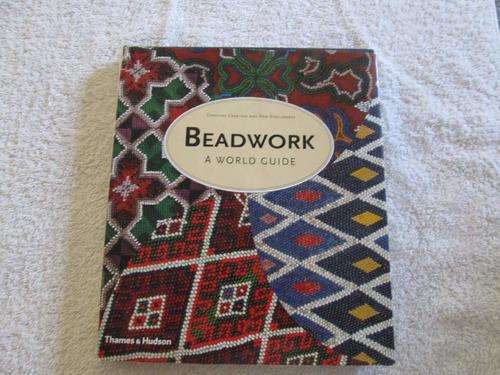Beadwork - A World Guide - Caroline Crabtree and Pam Stallebrass