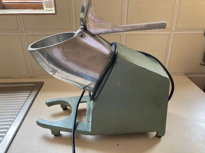 HEAVY DUTY,HIGH SPEED COMMERCIAL KITCHEN SLICER