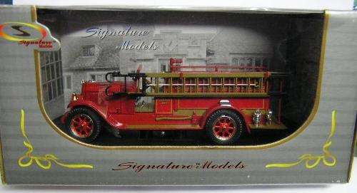 Signature Diecast Model 32308 REO Fire Engine Truck 1928 1/32 scale new in pack