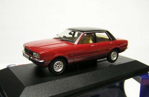 Corgi Hornby Vanguards Diecast Model Car VA11910A Ford Cortina Mk IV MK4 2l Ghia RHD 1/43 scale new