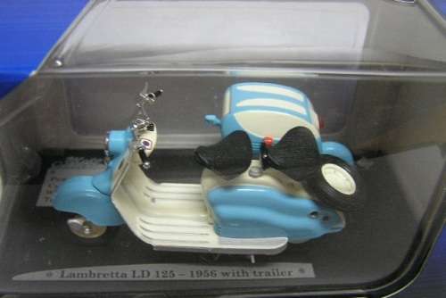 Solido Diecast Model Motorcycle Bike Lambretta LD 125 Scooter & trailer 1956 1/18 scale new in pack