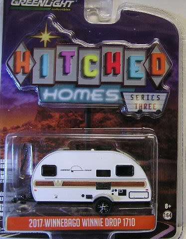 Greenlight Diecast Model Caravan Hitched Homes Series Winnebago Winnie Drop 1710 2017 1/64 scale
