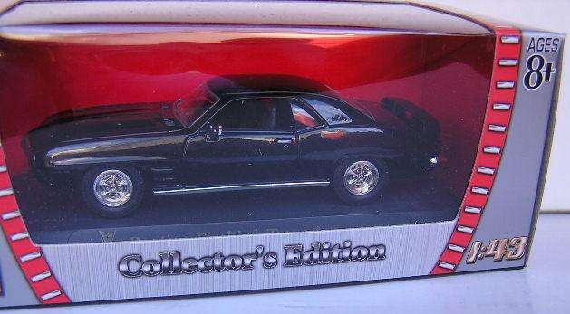 Road Signature Diecast Model Car Pontiac Firebird Trans Am 1969 1/43 scale new in pack