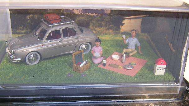 Diecast Model Car Diorama Collection No 29 Renault Dauphine with picnic figures 1/43 scale new