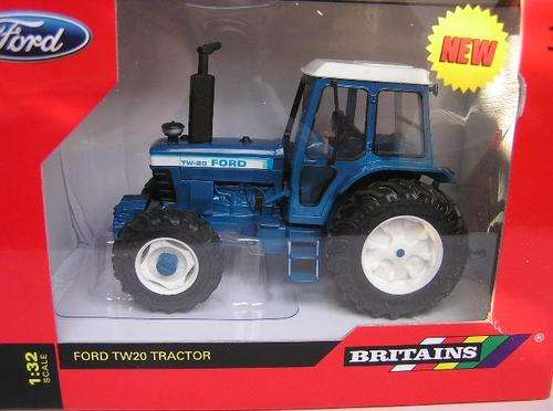 Britains Tomy Diecast Model Tractor 42840 Farm Agricultural Ford TW 20 1/32 scale new in pack