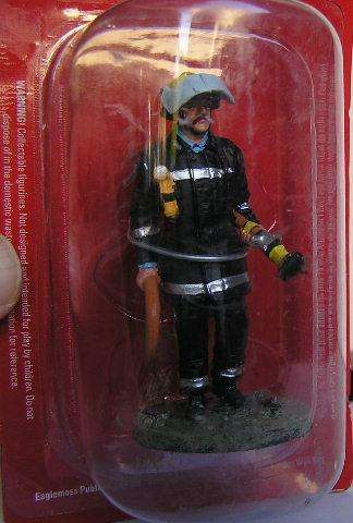 Firefighters Diecast Figure Collection Fireman with hose UK 1985 54 mm new in pack