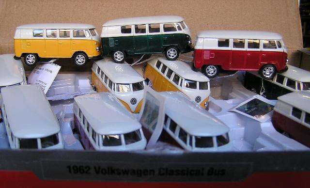 Welly Diecast Model Car VW Volkswagen Kombi Bus 1962 1/64 scale new