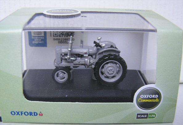 Oxford Diecast Model TRAC004 Fordson Tractor Farm Agricultural 1/76 OO railway scale new in pack
