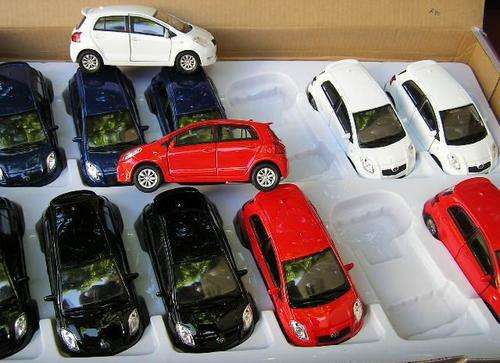 Welly Diecast Model Car Toyota Yaris 1/32 scale new