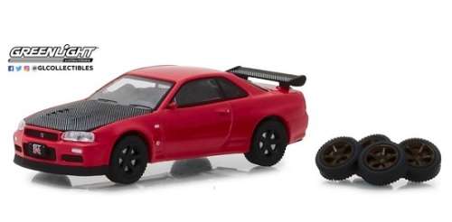 Greenlight Diecast Model Car Hobby Shop Nissan GT-R GTR R34 2002 + spare tyres 1/64 scale new in pac