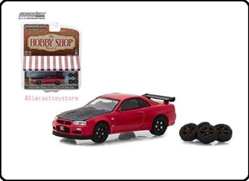 Greenlight Diecast Model Car Hobby Shop Nissan GT-R GTR R34 2002 + spare tyres 1/64 scale new in pac