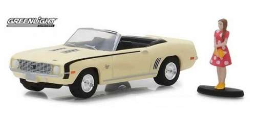 Greenlight Diecast Model Car Hobby Shop Chevy Chevrolet Camaro Conv 1969 + Woman figure 1/64 scale