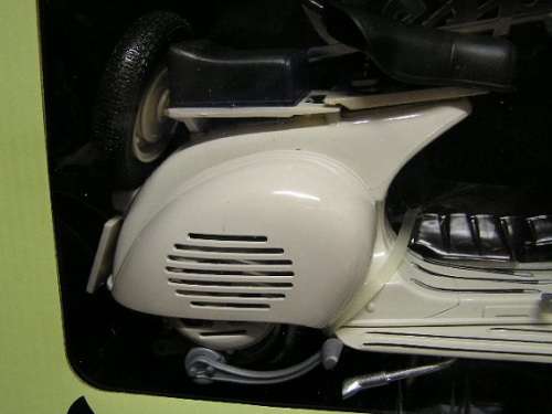 Newray New Ray Diecast Model Scooter Bike Vespa 150 VL 1T 1/6 scale new in pack