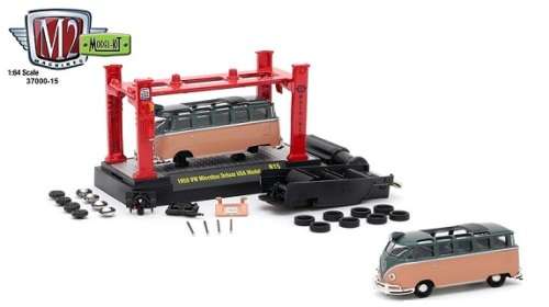 Johnny Lightning Diecast Model Car Kit Set VW Volkswagen Kombi Deluxe USA 1959 + Workshop lift + ex