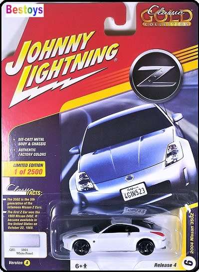 Johnny Lightning Diecast Model Car Classic Gold Nissan 350 Z 350Z 2004 1/64 scale new in pack