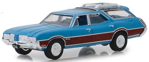 Greenlight Diecast Model Car Estate Wagons Oldsmobile Vista Cruiser 1972 1/64 scale new in pack