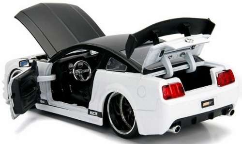 JADA  Diecast Model Car Bigtime Muscle 99973 Ford Mustang GT 2006 1/24 scale new in pack