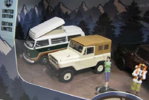 Greenlight Diecast Model Car Set Great Outdoors Nissan VW Kombi Camper Chevy Boat + Trailer + figure
