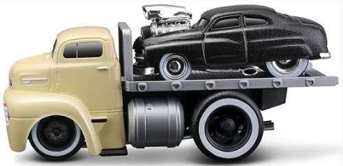 Maisto Muscle Machines Diecast Model Car Transport Ford COE Flatbed 1950 + Mercury 1949 1/64 scale