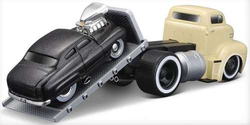 Maisto Muscle Machines Diecast Model Car Transport Ford COE Flatbed 1950 + Mercury 1949 1/64 scale