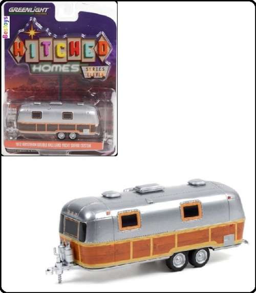 Greenlight Diecast Model Caravan Hitched Homes Caravan Airstream Double Axle Land Yacht Safari 1972
