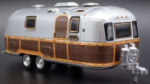 Greenlight Diecast Model Caravan Hitched Homes Caravan Airstream Double Axle Land Yacht Safari 1972